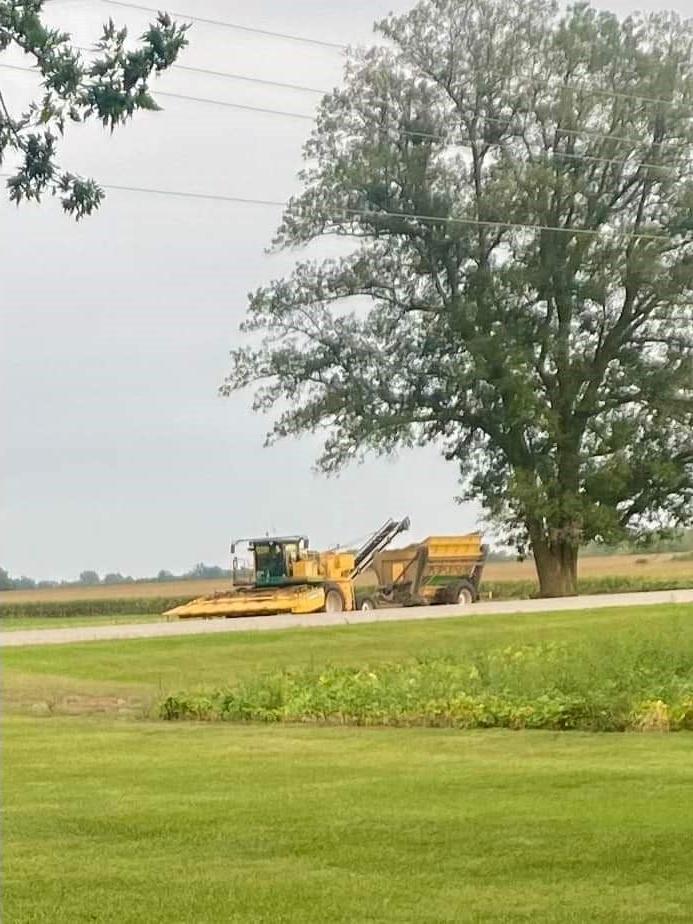 Corn combine machine